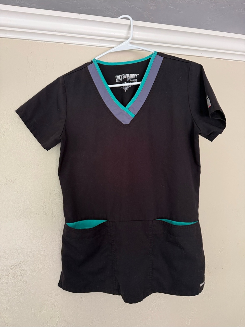 Grey's Anatomy By Barco Active Black Scrub Top with Teal and Grey Trim
